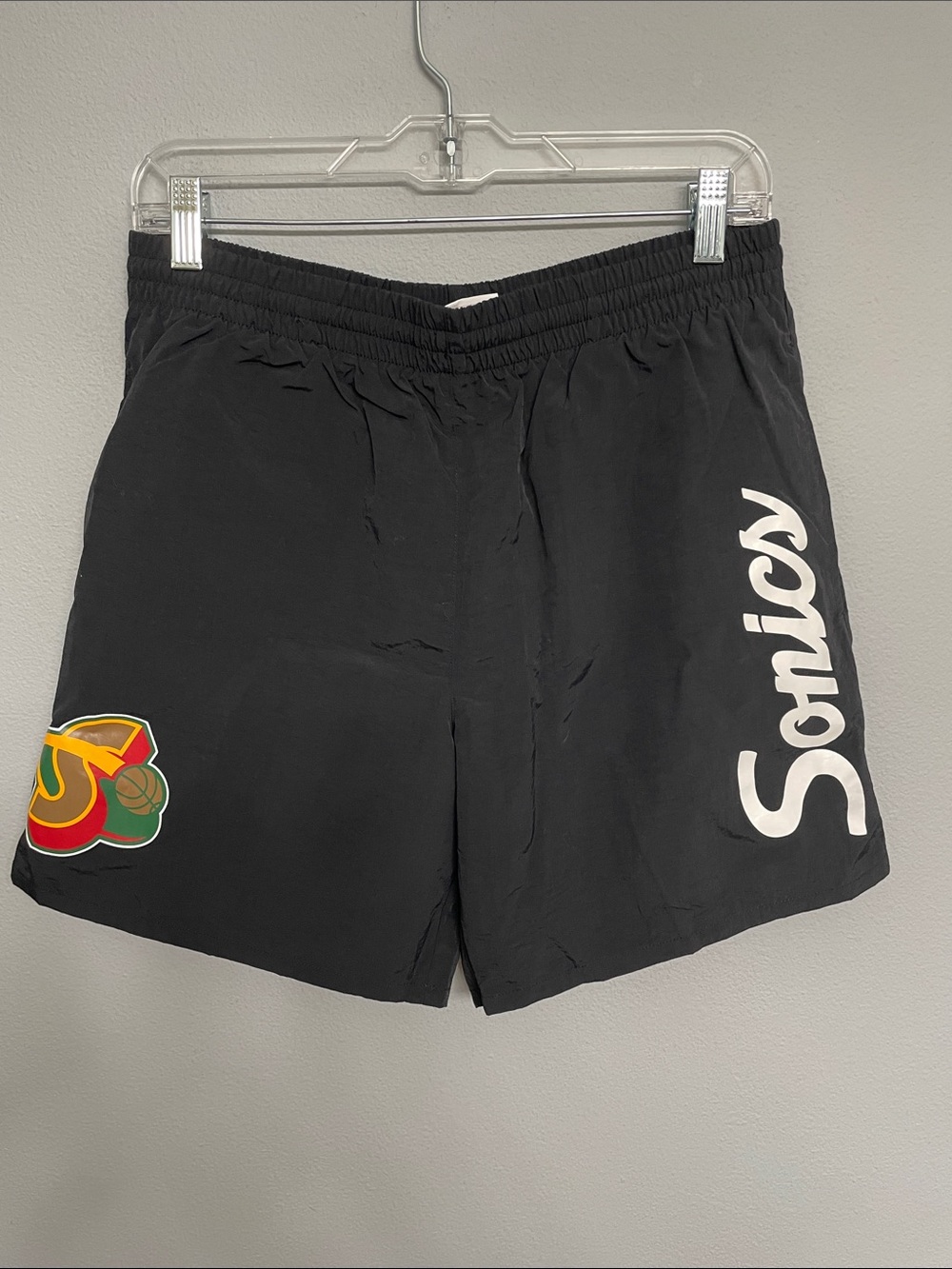 NWOT Men’s Mitchell & Ness Black Seattle SuperSonics Team Nylon Shorts
